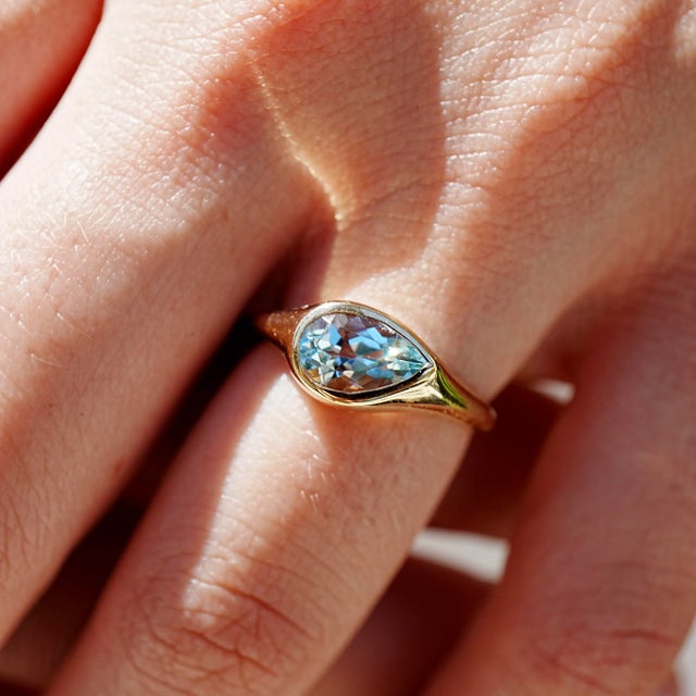 14K Yellow Gold 1 Piece 7 x 10 mm Natural Aquamarine｜Sky Blue｜Pear｜Eye Clean Aquamarine CTW: 1.50 The Kai Gloria 1.50ctw...