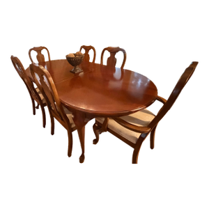 1980s Cherry Dining Table With 6 Chairs, Two Leaves & Custom Table Pads