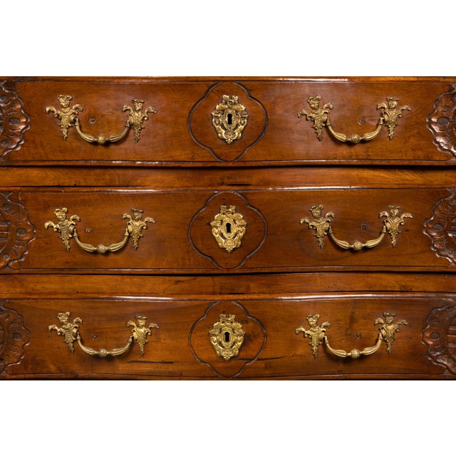 Early 18th Century 18th Century French Régence Walnut Chest of Drawers With Brass Pulls, Lyon For Sale - Image 5 of 18
