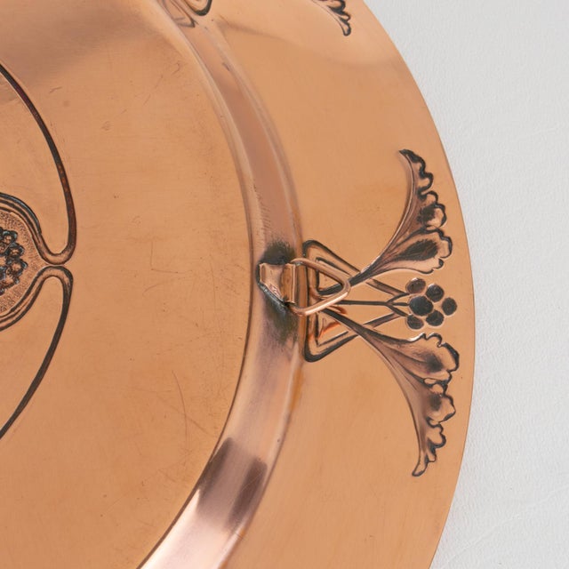 Art Nouveau 1910s French Dinanderie Art Nouveau Copper Platter Centerpiece or Tray For Sale - Image 3 of 11