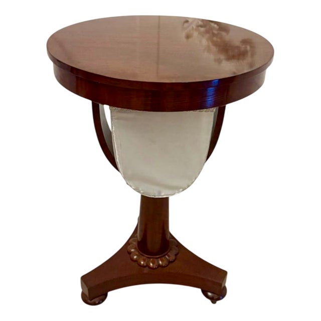 Antique Victorian Circular Side Table in Mahogany, 1860 For Sale