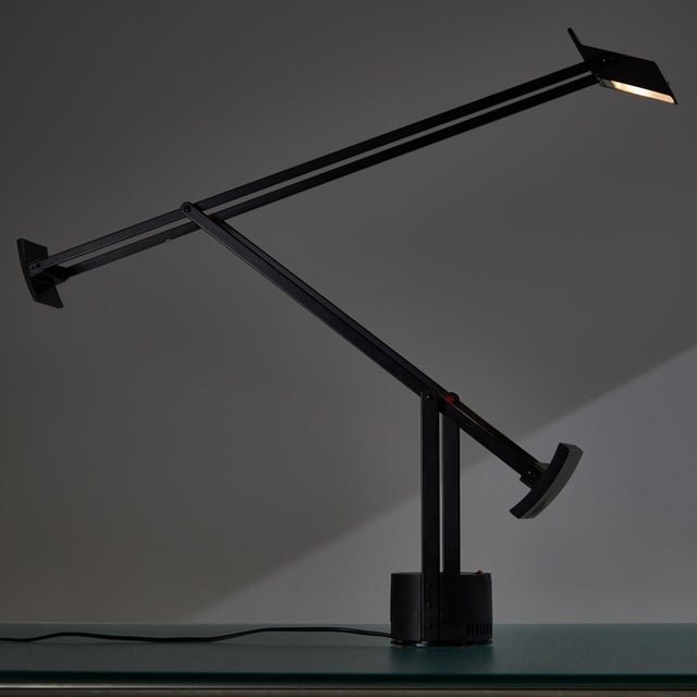 ‘Tizio’ lamp from the 1970s designed by Richard Sapper for Artemide. The height of the lamp is adjustable and the body can...