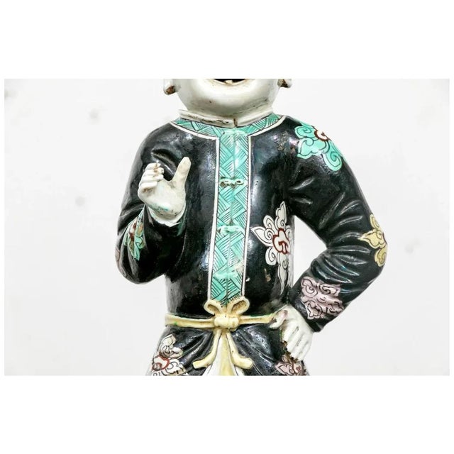 Ceramic Antique Chinese Export Kangxi Famille Noir Porcelain Figure of an Attendant For Sale - Image 7 of 12