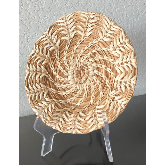 Late 20th-Century Sweetgrass Gullah-Style Decorative Shallow “Bowl Basket” For Sale - Image 15 of 18