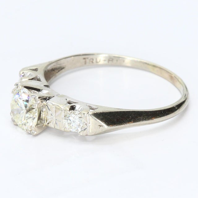 14k White Gold Engagement Ring With 0.75ct Round Diamond Center, Size 8.25 For Sale - Image 4 of 6