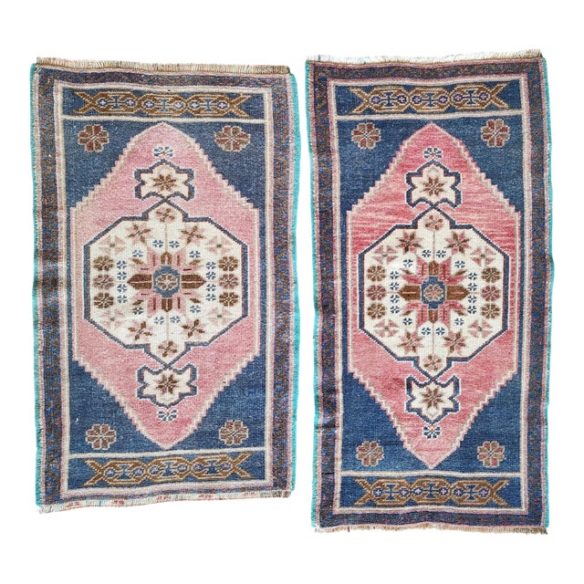 Small Traditional Oriental Style Turkish Rug - Set of 2 For Sale