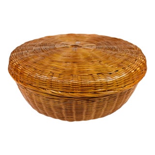 Vintage Hand Woven Wicker Round Lidded Storage Basket For Sale