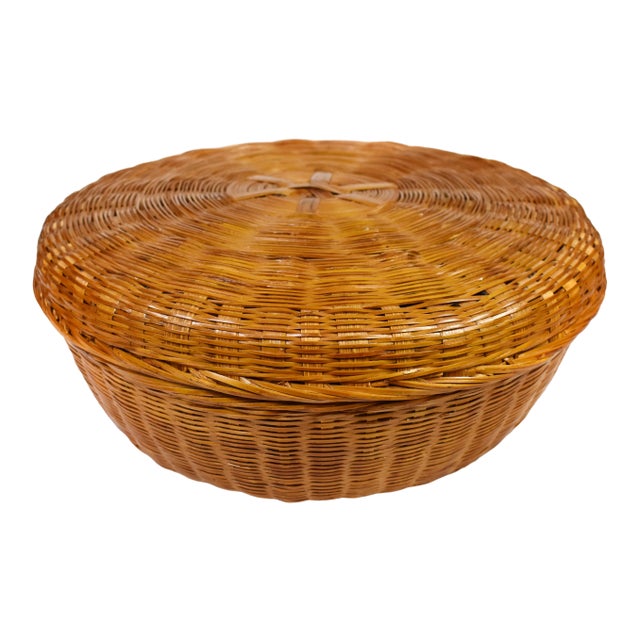Vintage Hand Woven Wicker Round Lidded Storage Basket For Sale