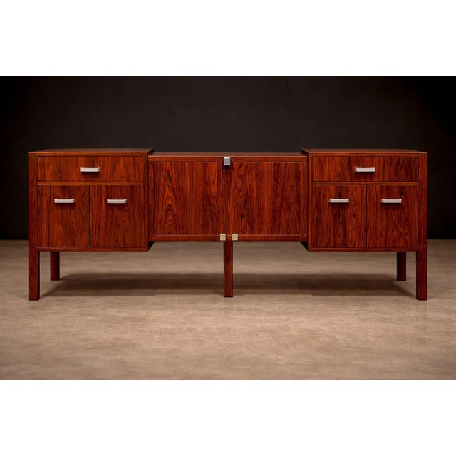 Auburn Brazilian Mid-Century Modern Credenza in Rosewood, Jorge Zalszupin, 1960s For Sale - Image 8 of 9