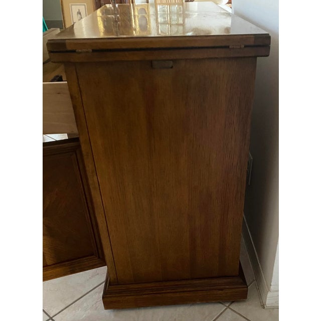 Mid 20th Century Thomasville Walnut & Walnut Burl Mobile Flip-Top Server Buffet For Sale - Image 5 of 13