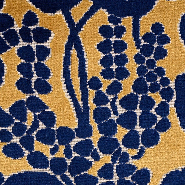 Schumacher SAMPLE - Schumacher Emelie Velvet Fabric In Sapphire & Gold For Sale - Image 4 of 5