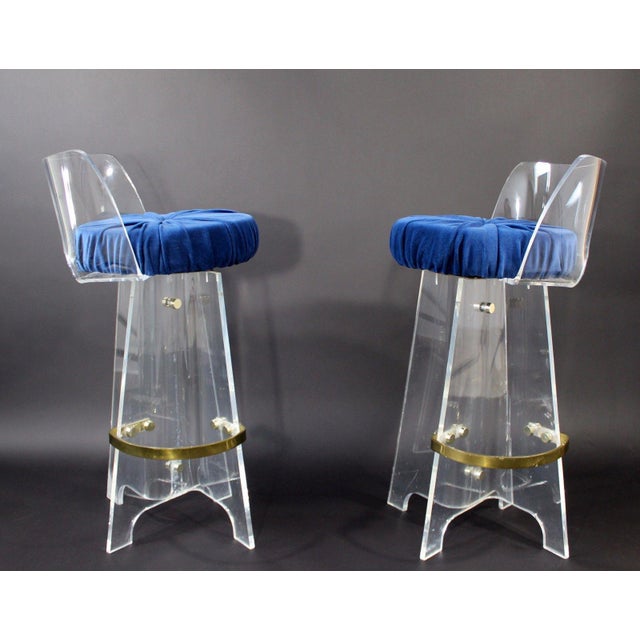 Hollywood Regency 1970s Vintage Mid Century Modern Hollywood Regency Lucite & Brass Swivel Barstools - a Pair For Sale - Image 3 of 9