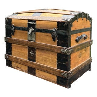 Antique 19th Century Steamer Trunk. For Sale