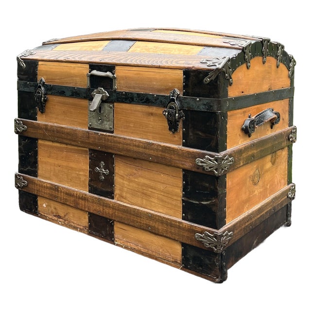 Antique 19th Century Steamer Trunk. For Sale
