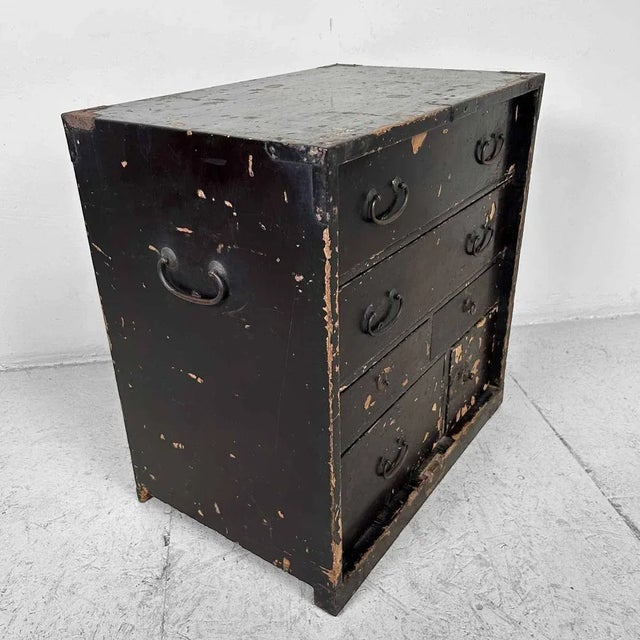 Black Japanese Tansu Meiji Lacquer Chest of Drawers, 1890s For Sale - Image 8 of 12