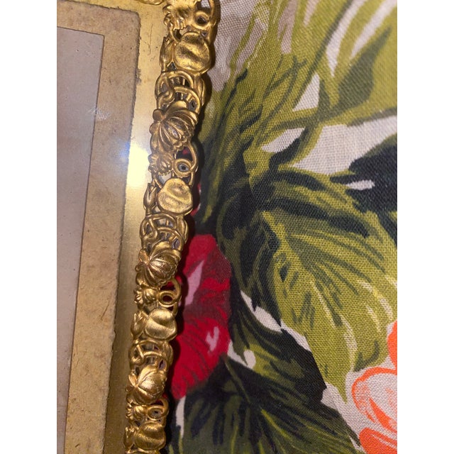 Antique Gilded Frame With an Oval Victorian Cabinet Card Portrait. For Sale - Image 4 of 9