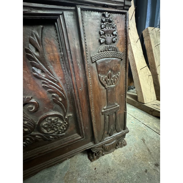 Italian 18th Century Italian Trunk – Walnut Coffer Chest For Sale - Image 3 of 11
