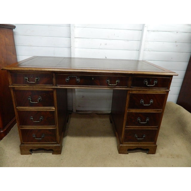 This Vintage Mahogany Pedestal Desk is a beautifully crafted piece of furniture from the mid-20th century. Made from wood...