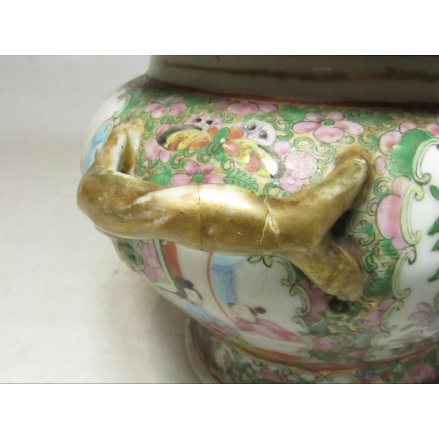 1900 - 1909 1900s Chinese Export Rose Medallion Porcelain Tureen For Sale - Image 5 of 17