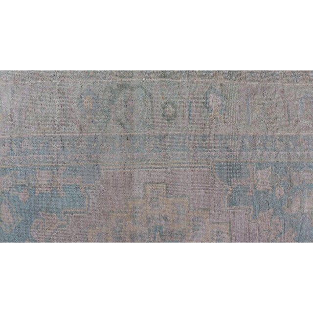 Light Colored Turkish Vintage Oushak Rug With Medallion Design For Sale In Atlanta - Image 6 of 12