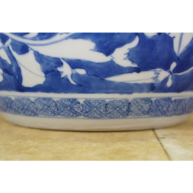 Chinese Chinoiserie Blue & White Porcelain Morning Glory Lidded Jar Urn For Sale - Image 11 of 14