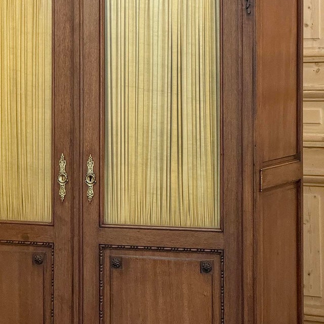 Antique French Louis XVI Vitrine ~ Petite Bookcase ~ Bibliotheque For Sale - Image 11 of 16