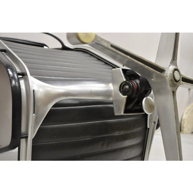 Late 20th Century Vintage Herman Miller Charles and Ray Eames Design Swivel Aluminum Group Chair For Sale - Image 11 of 11