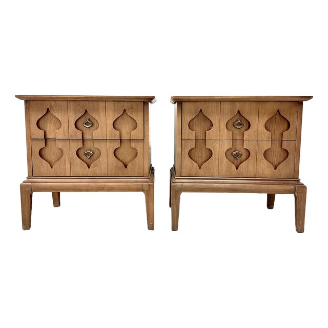1950s Pair of Kent Coffey Perspecta Mid Century Modern Oak Nightstands Moroccan, Attributed For Sale
