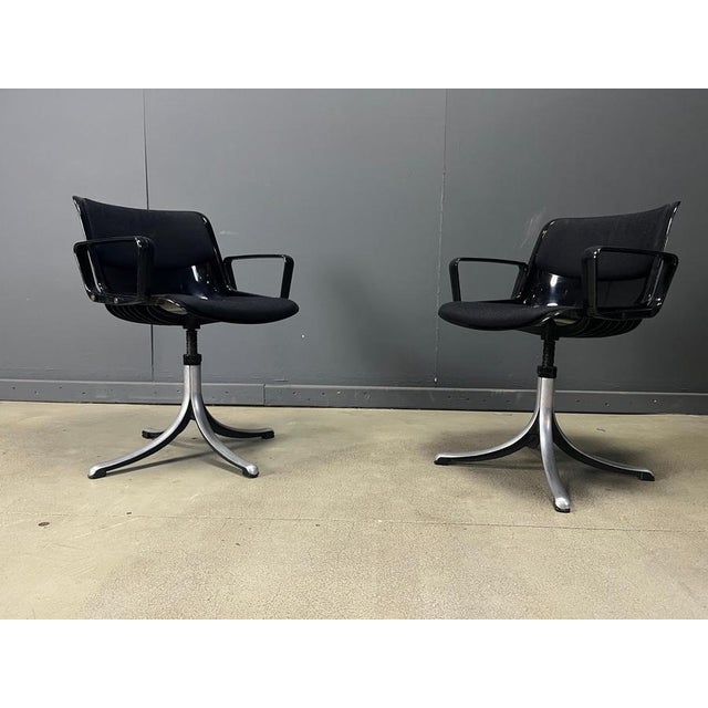 Modus plastic and fabric desk chair designed by Osvaldo Borsani for Tecno Italy. Timeless design from the seventies....