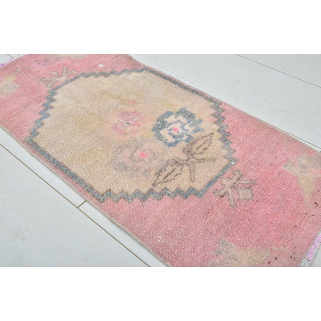 Mid 20th Century Mini Yatık Weave Rug For Sale - Image 4 of 5