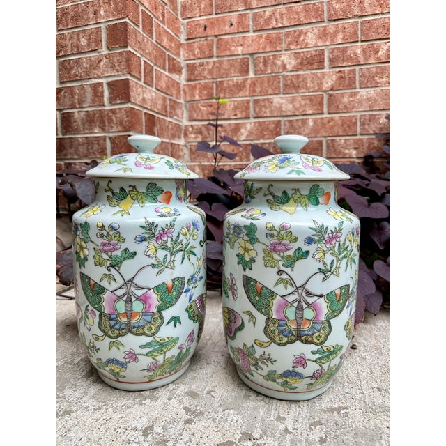 Chinese Famille Rose Butterfly and Floral Lidded Ginger Jars Chinoiserie Urns -a Pair For Sale In Houston - Image 6 of 11