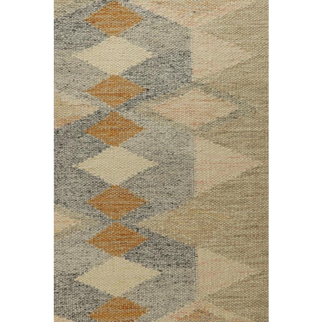 Mid-Century Modern Rug & Kilim’s Scandinavian Style Rug in Beige and Gray, With Geometric Patterns For Sale - Image 3 of 8
