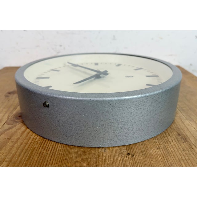 Industrial Grey Wall Clock from GW, East Germany, 1960s For Sale - Image 12 of 18