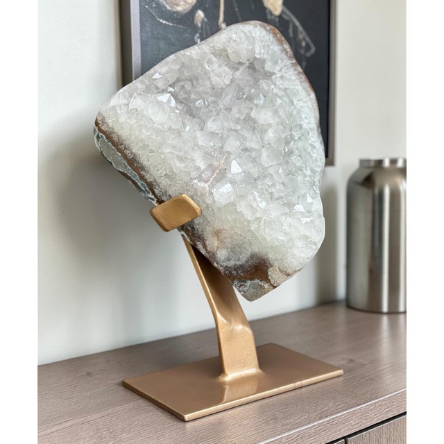 This extra large Quartz with metal stand has the highest quality of the semi precious stones. Its colors are 100% natural,...