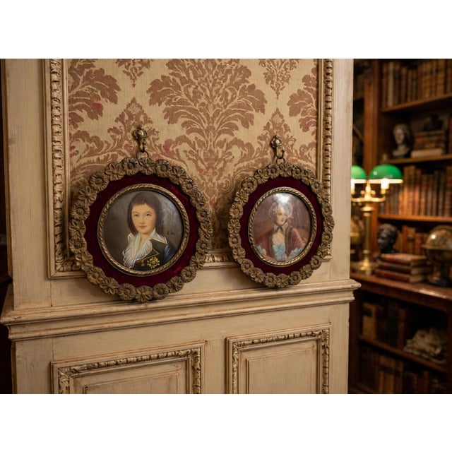 Pair of miniature paintings with hand-painted velvet and antique brass, frame circumference 10 cm, internal circumference...