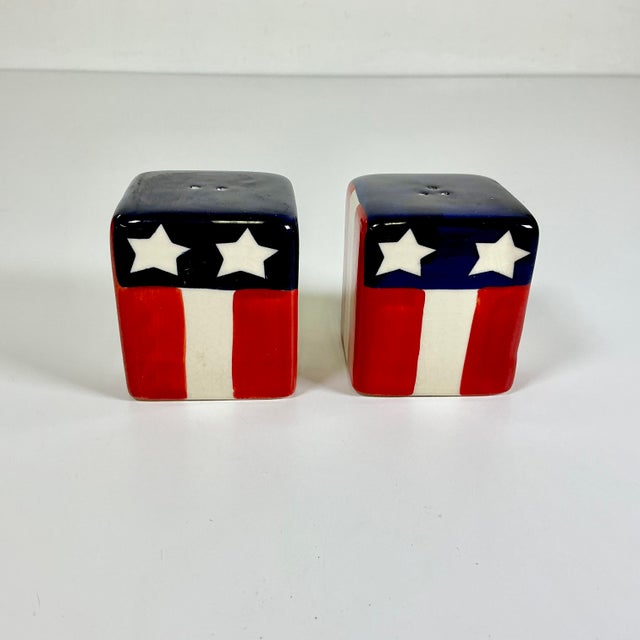Ruby Red 1980s Vintage American Boho Chic Arts & Crafts Flag Themed Holiday Salt & Pepper Shakers - A Pair - 4th of July For Sale - Image 8 of 11