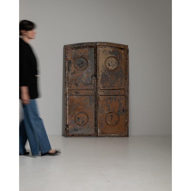 This 1900 - 1909 door from France is finished in chocolate, worked in iron. Its form follows honest, well-proportioned...