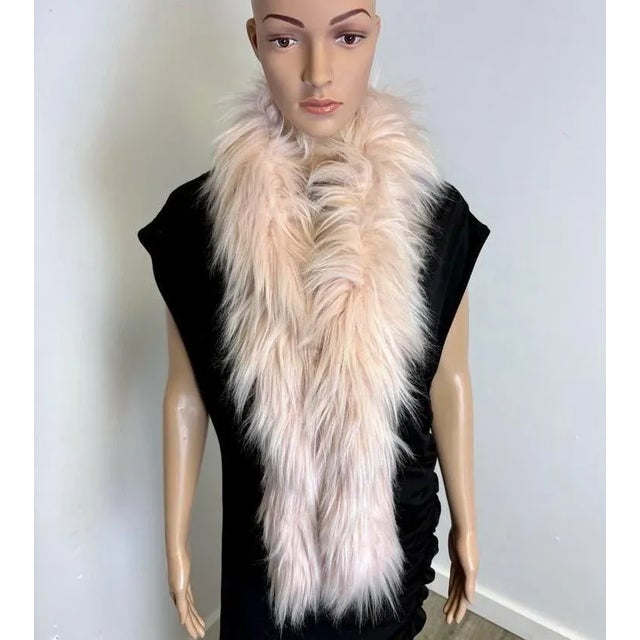 Indulge in Parisian glamour with this exquisite set from Evelyne Prélonge — a blush-Himalaya-pink faux fur stole with a...