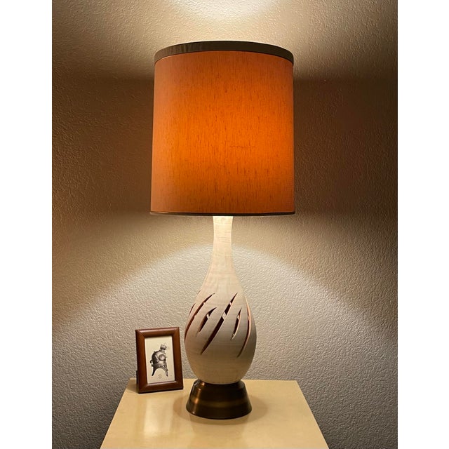 Tall Mid Century Modern White Ceramic Table Lamp With Flame Design Circa 1960s For Sale - Image 4 of 9