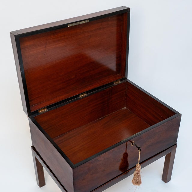 Early 19th Century Mahogany Cellarette or Document Chest on Stand For Sale In New York - Image 6 of 17