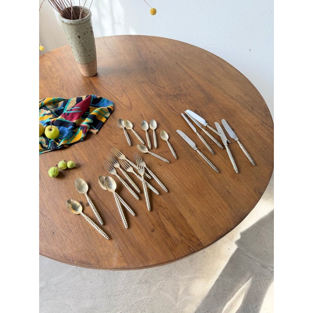 Vintage silver-plated flatware set for six. We love the elegant spiral handles. - Dimensions - H 26 / 20 and 15 cm