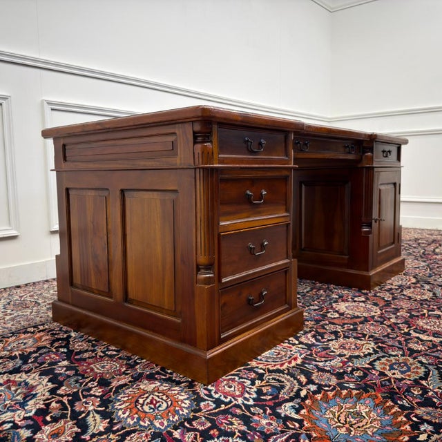 Classic English Desk in Black Leather For Sale - Image 5 of 18