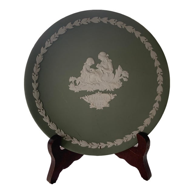 Wedgwood Jasperware Green Mother Plate 1972 For Sale