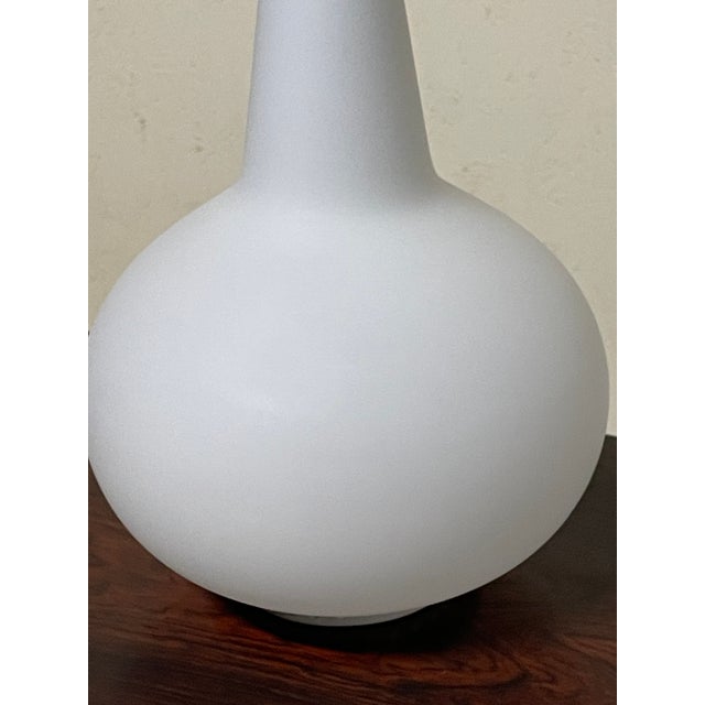 Opaline Glass Model 1837/1 Vase Lamp by Max Ingrand for Fontana Arte, 1950s For Sale - Image 6 of 16