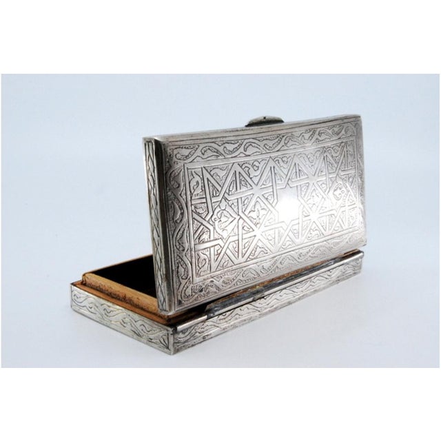 Smooth Silver Snuffbox with Wood-Lined Interior For Sale - Image 4 of 11
