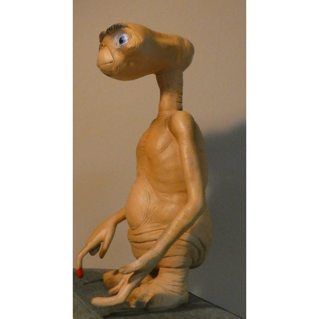 E.T. big Three-Dimensional Statue in Resin and Enamel, 1990s For Sale - Image 13 of 17