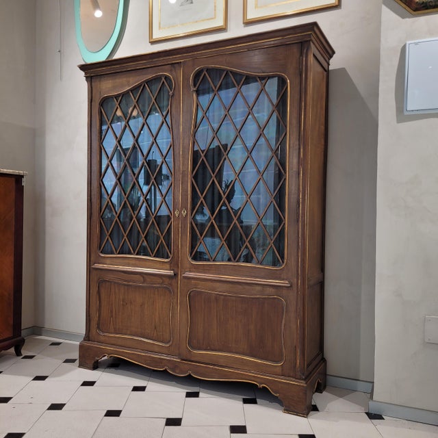 1930s English Art Nouveau Display Cabinet in Stained and Gilded Pine, 1930 For Sale - Image 5 of 18
