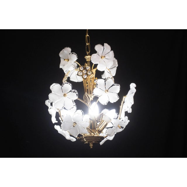 Vintage Murano glass chandelier full of white flowers in murano glass. The chandelier has 4 light points with E14 socket,...