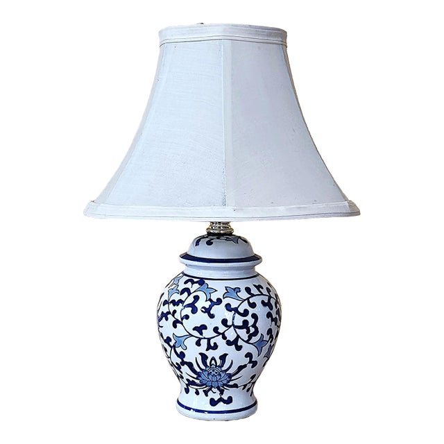 Vintage Blue & White Chinoiserie Ginger Jar Table Lamp – Porcelain Accent Lamp For Sale