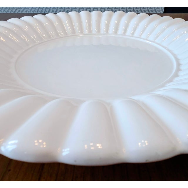 Late 20th Century Italian Sofi Campagnola White Fluted 18" Charger Centerpiece Platter For Sale In Dallas - Image 6 of 10